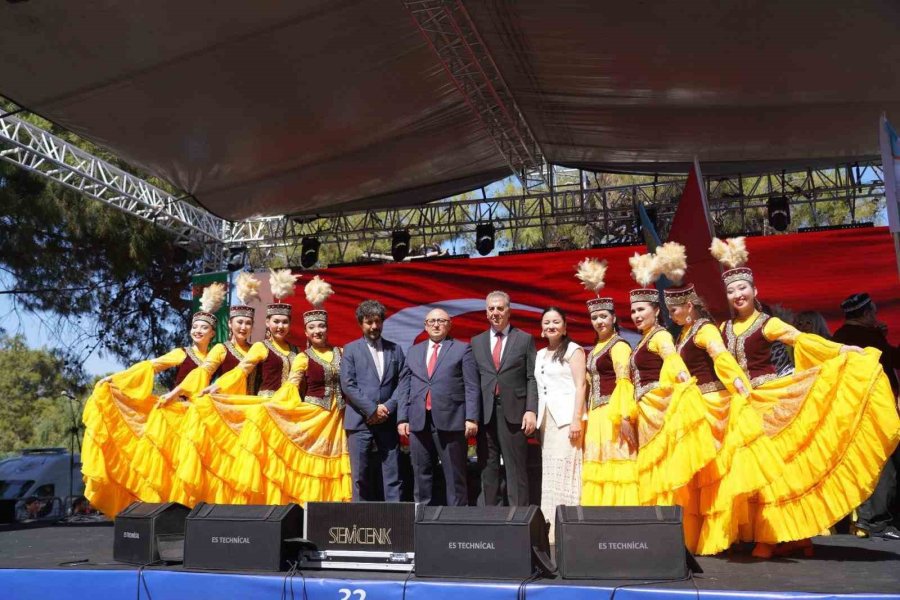 Binlerce Kişi Geldi: Geleneksel Türkmen Şöleni Coşkulu Geçti