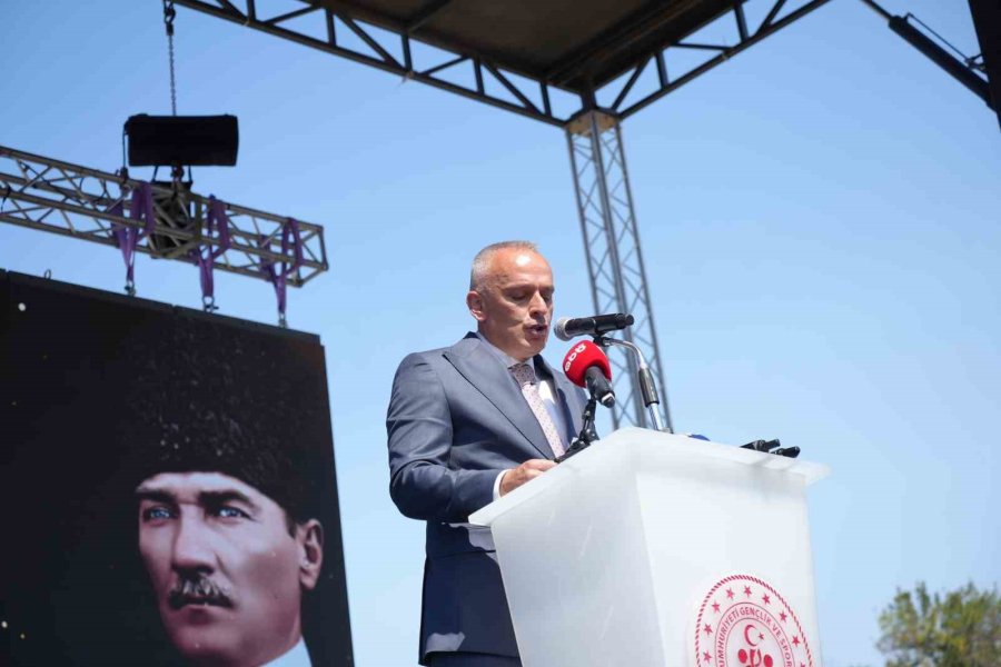 19 Mayıs Antalya’da Coşkuyla Kutlandı