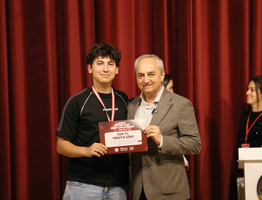 Kepez’de Gençler Fikirleriyle Yarıştı