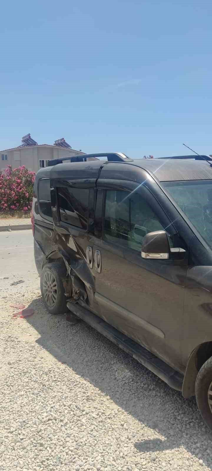 Otomobil İle Ticari Araç Çarpıştı: 1 Yaralı