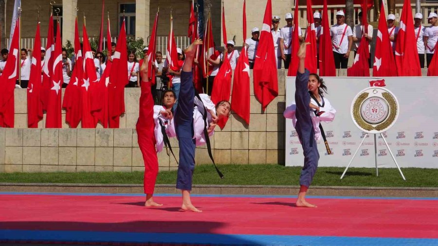 Mersin’de 19 Mayıs Coşkuyla Kutlandı