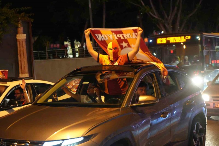 Galatasaray Şampiyon Oldu, Antalya Sokaklara Döküldü