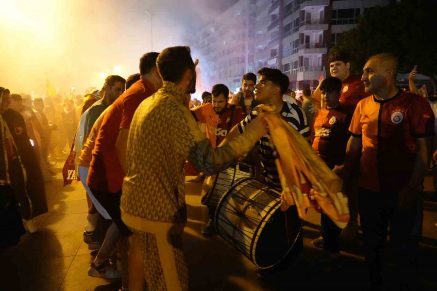 Galatasaray Şampiyon Oldu, Antalya Sokaklara Döküldü