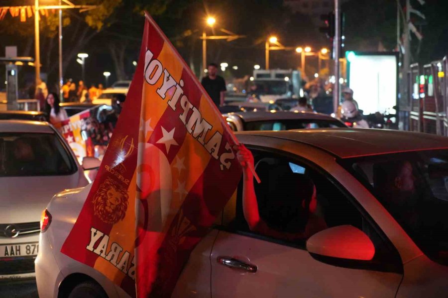 Galatasaray Şampiyon Oldu, Antalya Sokaklara Döküldü