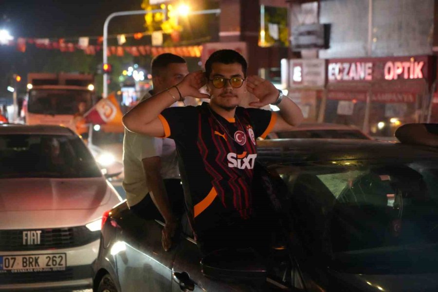Galatasaray Şampiyon Oldu, Antalya Sokaklara Döküldü