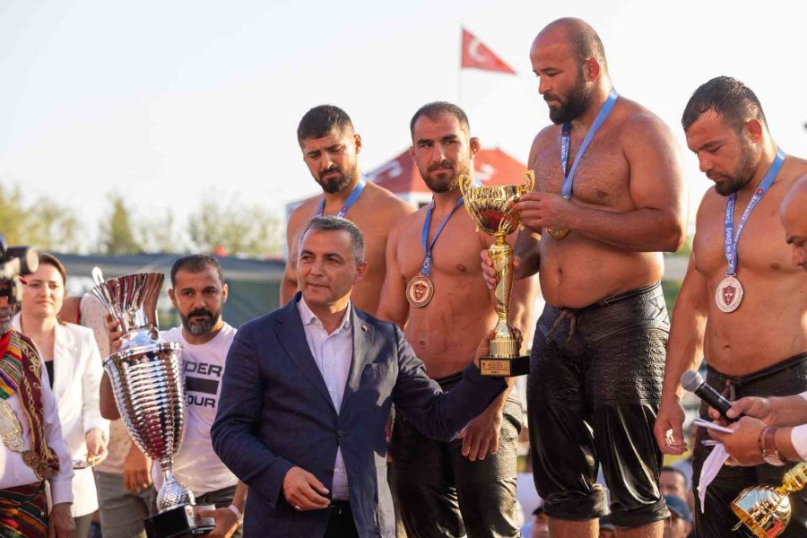 Manavgat’ta Başpehlivan Kemeri Orhan Okulu’nun