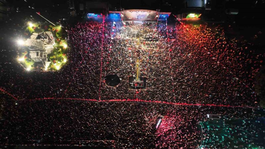 Antalyalılar 19 Mayıs’ta Tek Yürek Oldu