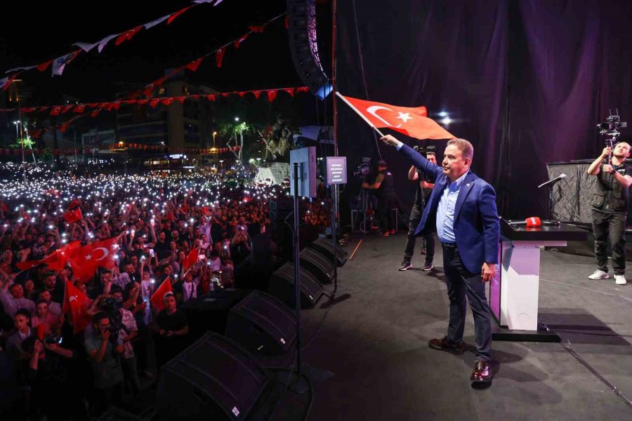 Antalyalılar 19 Mayıs’ta Tek Yürek Oldu