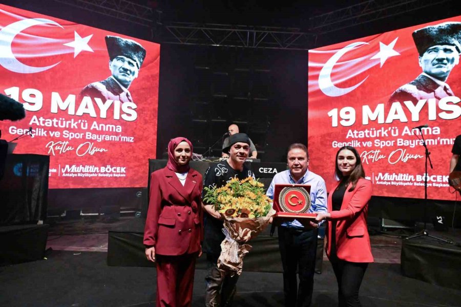 Antalyalılar 19 Mayıs’ta Tek Yürek Oldu