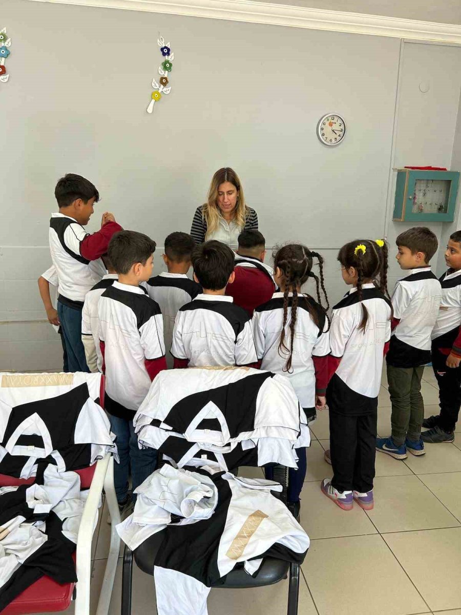 Bir Kutuyla Başladı, İyilik Hareketine Dönüştü