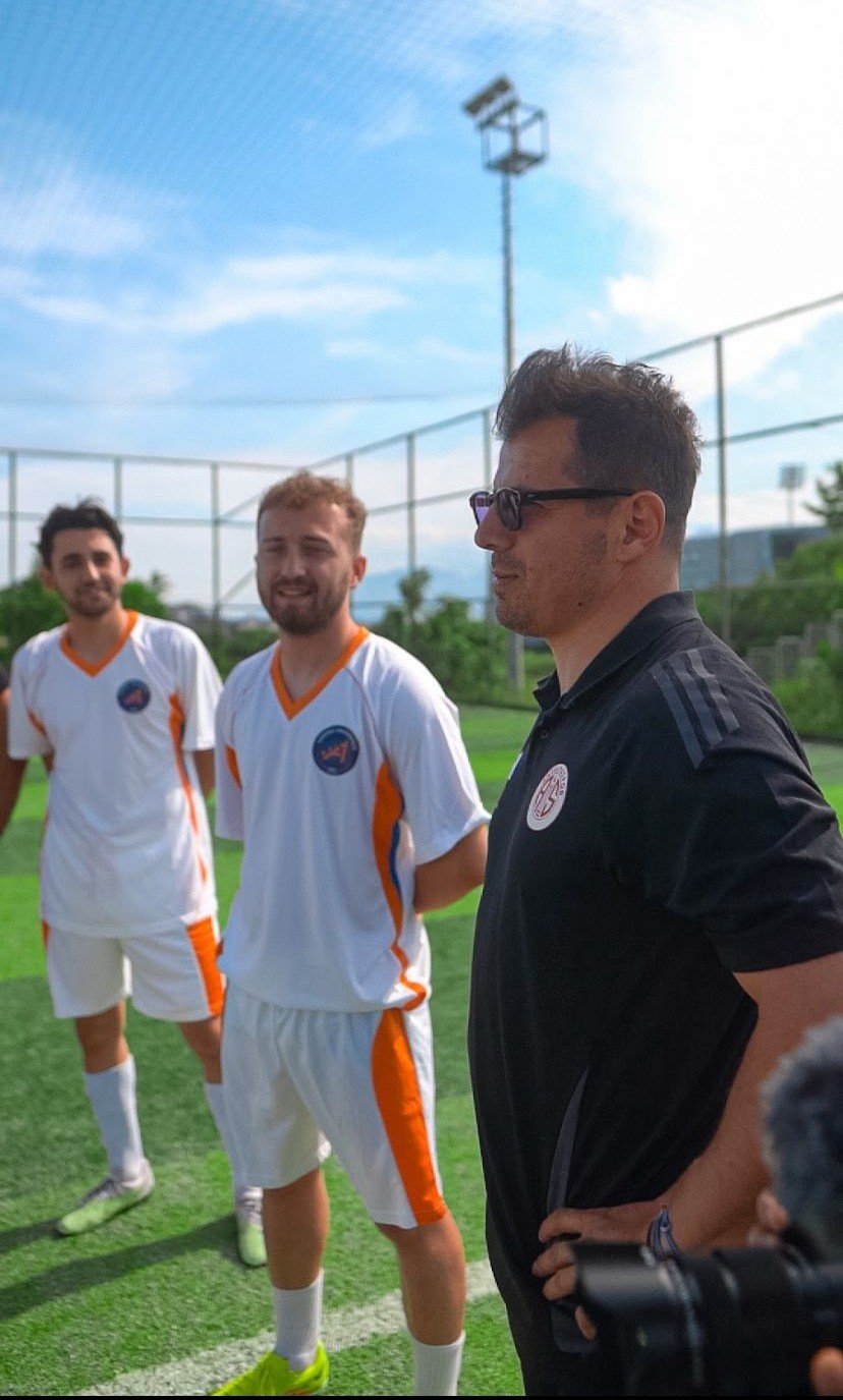 Emre Belözoğlu’ndan Aü Öğrencilerine Sürpriz