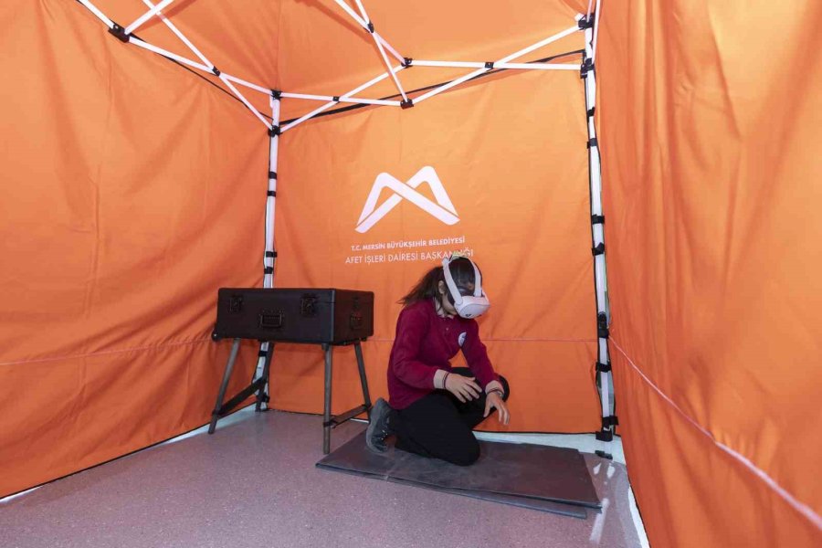 Mersin’de Öğrencilere Sanal Gerçeklikte Afet Eğitimi