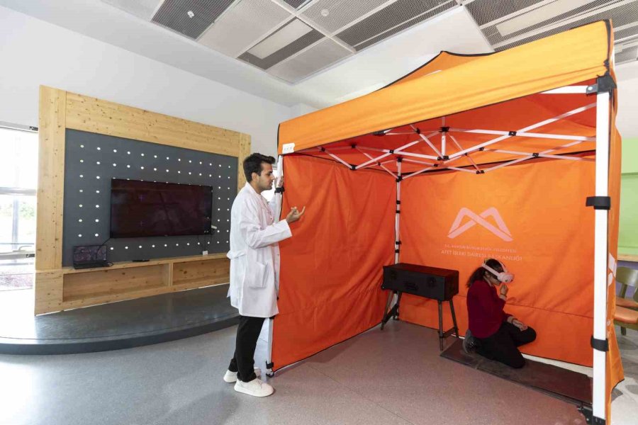 Mersin’de Öğrencilere Sanal Gerçeklikte Afet Eğitimi