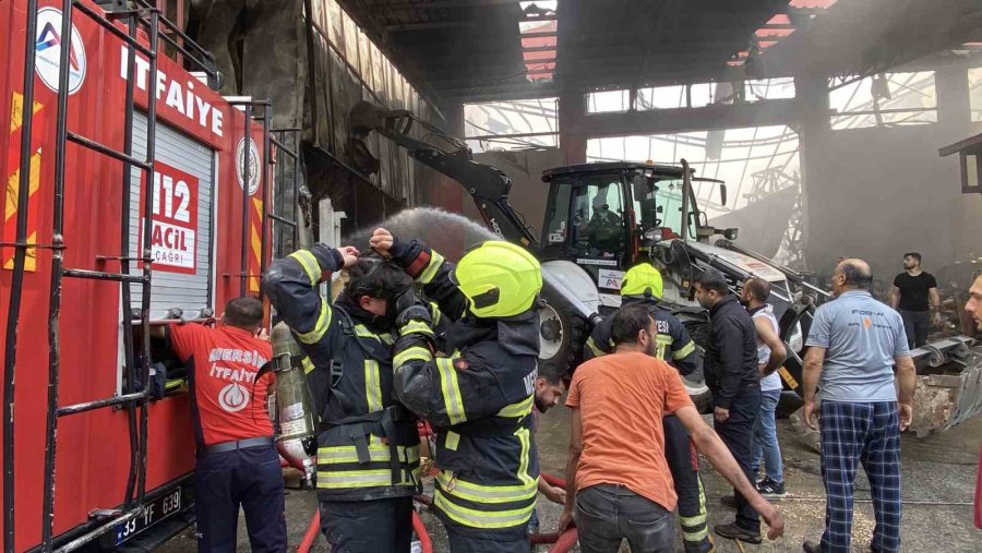 Mersin’deki Fabrika Yangını Kontrol Altına Alındı