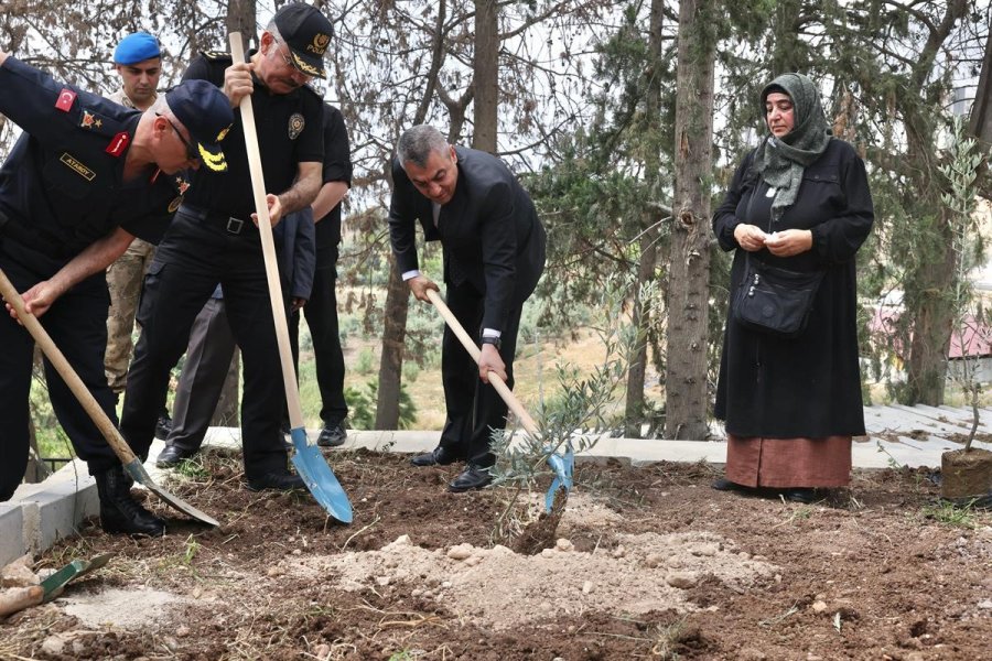 Vali Toros:" Bir Kahramanın Mirasına, Sadakatin İfadesidir"