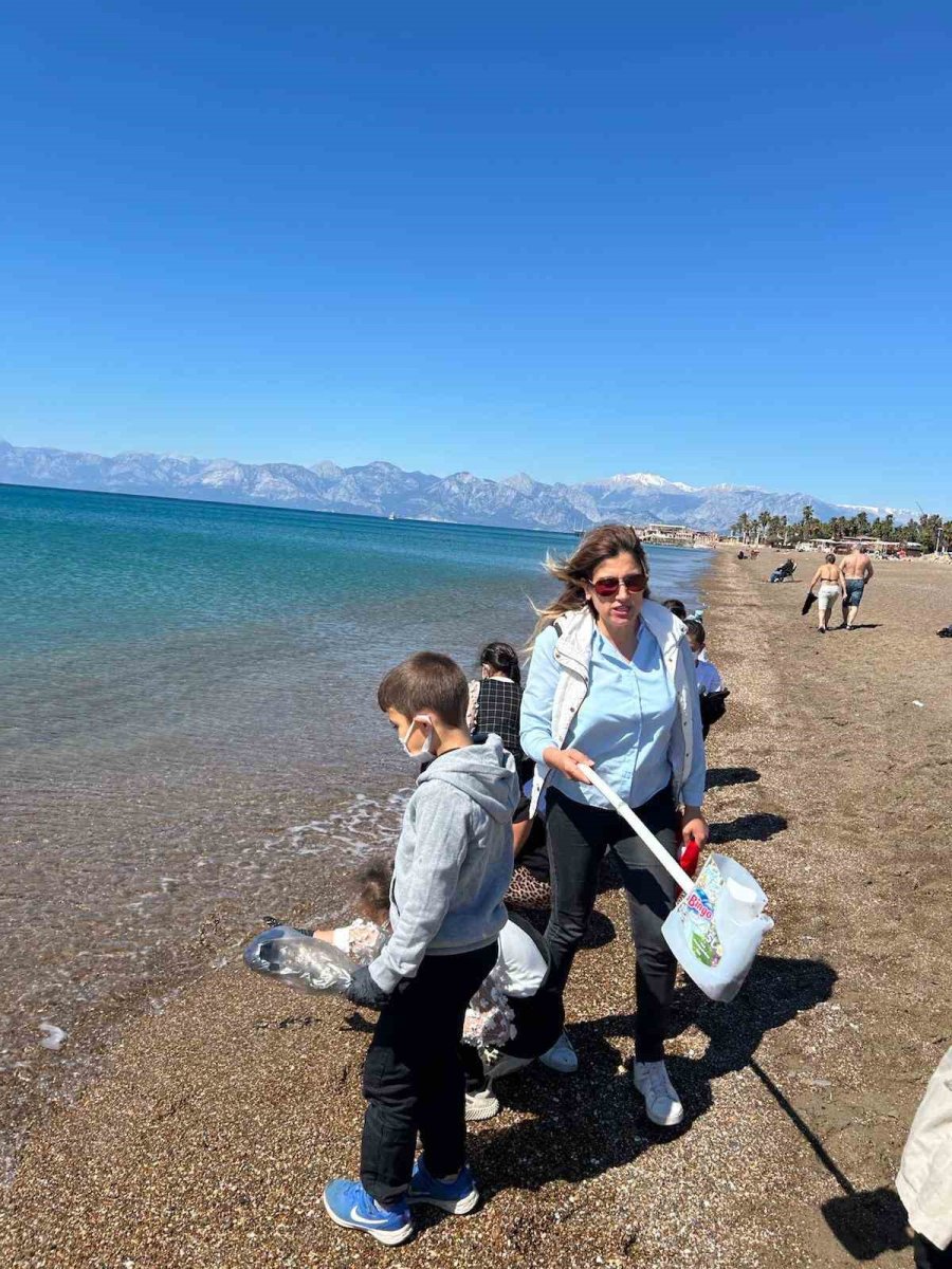 Bir Kutuyla Başladı, İyilik Hareketine Dönüştü