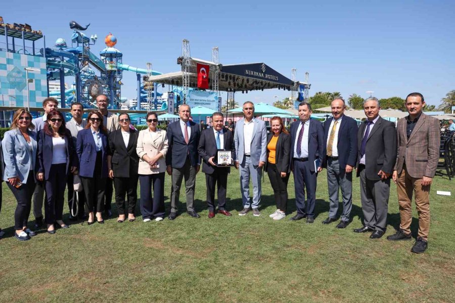 Başkan Böcek: "640 Kilometrelik Kıyı Şeridimizde, Marina Ve Turizm Teknelerinin Mavi Bayrak Alması İçin Büyük Gayret Gösteriyoruz"