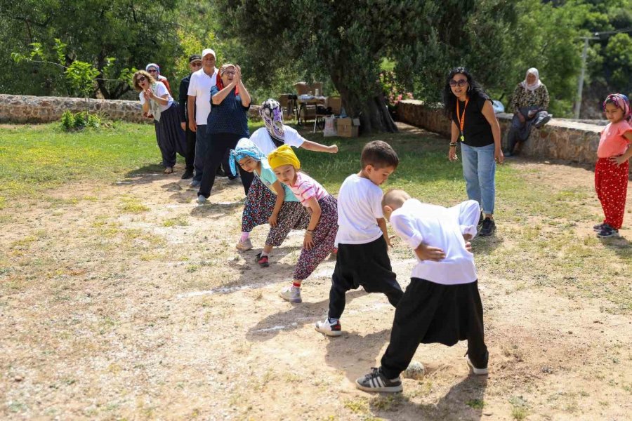 Alanyalılar Geleneksel Yörük Oyunlarında Buluştu