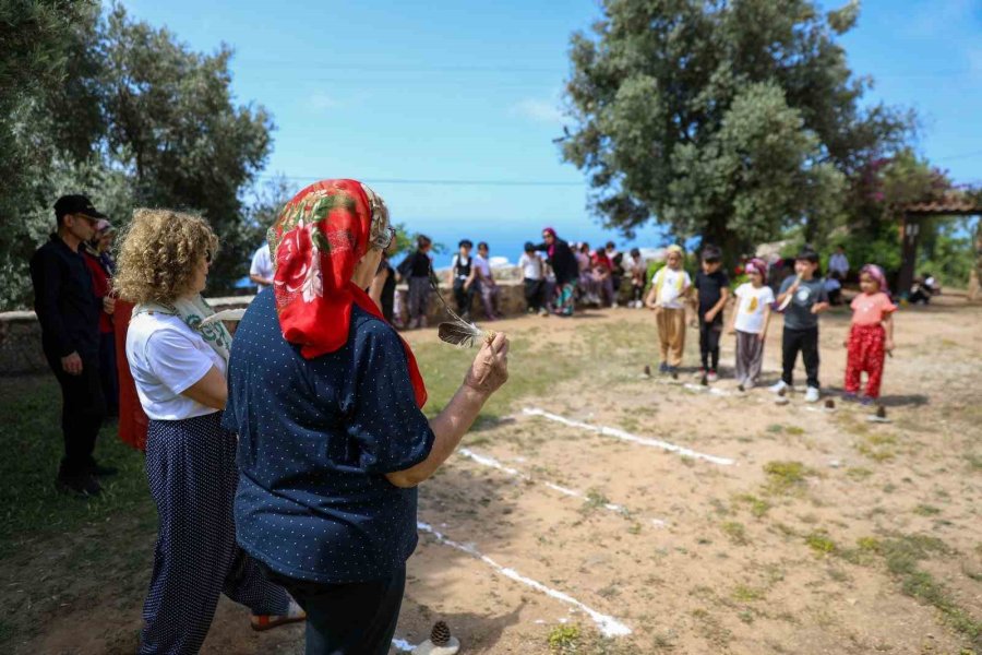 Alanyalılar Geleneksel Yörük Oyunlarında Buluştu
