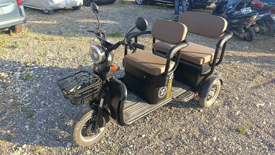 Ehliyetine 2041’e Kadar El Konulan Sürücü, Elektrikli Bisikletten Düşüp Yoğun Bakıma Kaldırıldı