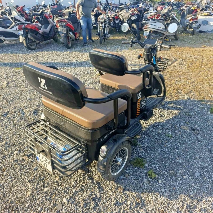 Ehliyetine 2041’e Kadar El Konulan Sürücü, Elektrikli Bisikletten Düşüp Yoğun Bakıma Kaldırıldı