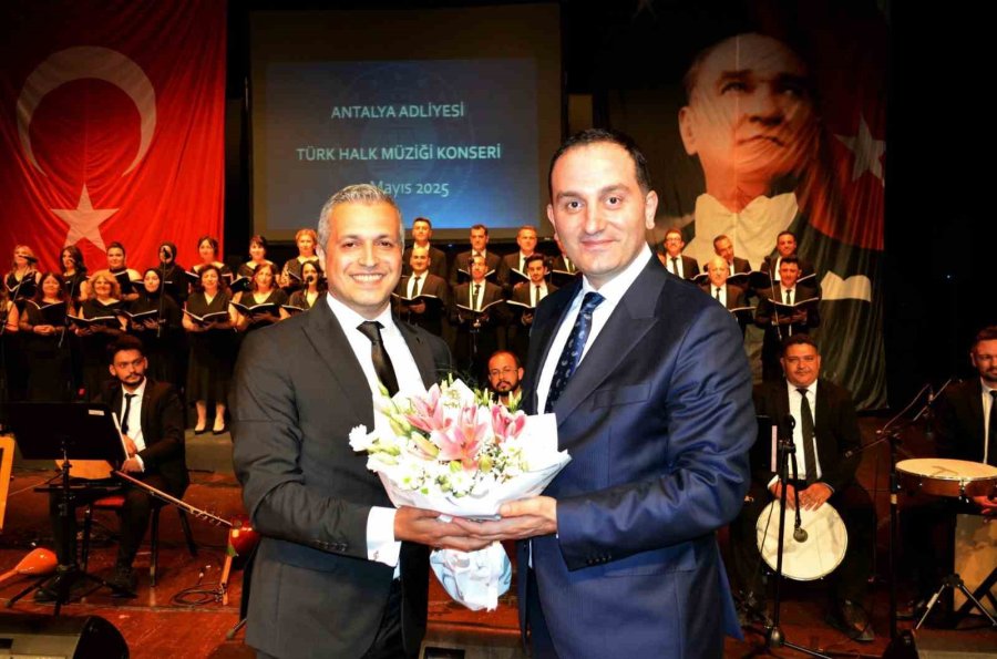 Antalya Adliyesi Türk Halk Müziği Korosu Gönülleri Fethetti