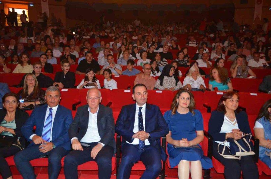 Antalya Adliyesi Türk Halk Müziği Korosu Gönülleri Fethetti