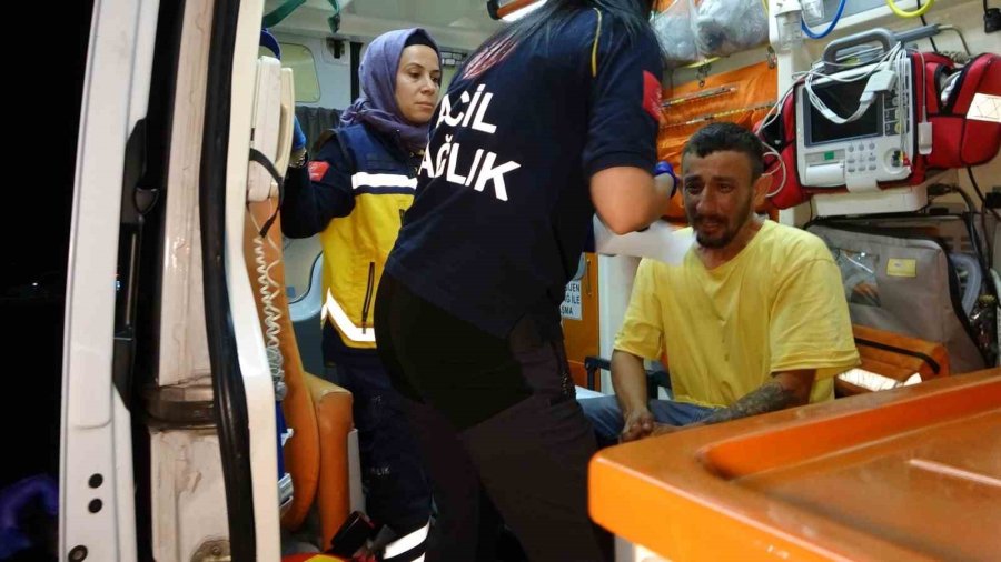 Otomobile Çarpıp ’kimseye Bir Şey Oldu Mu’ Diye Gözyaşı Dökmüştü, Alkollü Çıktı, Polise Mukavemetten Tutuklandı