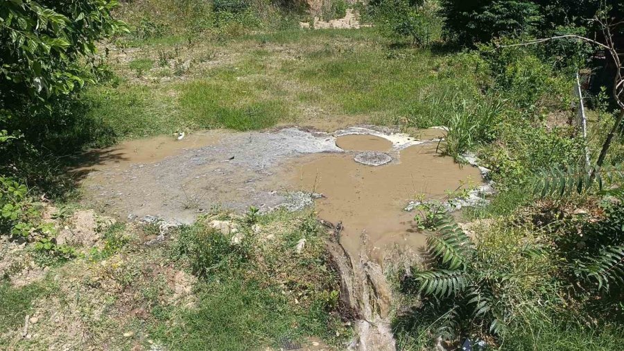 İçme Suyu Deposundaki Aksaklık Manavgat’ta Caddeyi Göle Çevirdi