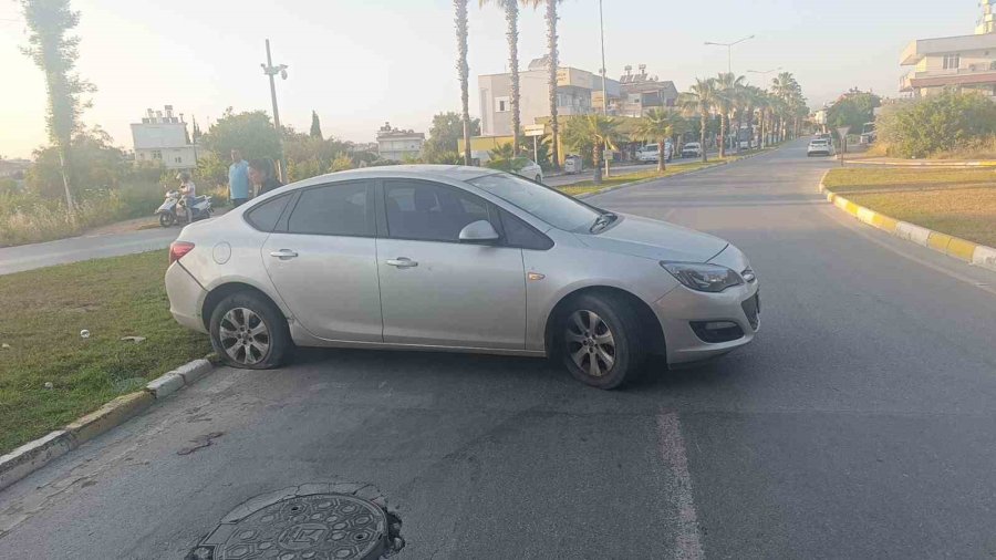 Manavgat’ta 2 Otomobil Çarpıştı: 3 Yaralı