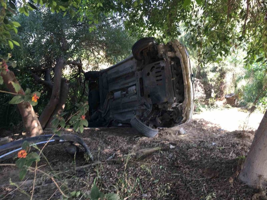 Bahçeye Savrulan Otomobilin Sürücüsü Yaralandı