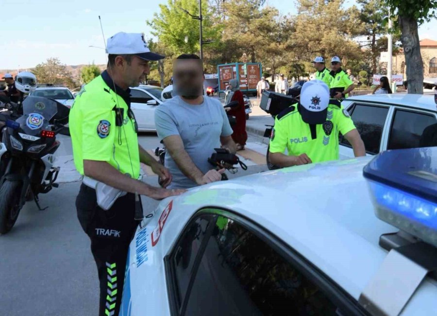 Ehliyet, Kask, Sigorta Yok, 20 Bin Lira Ceza Var