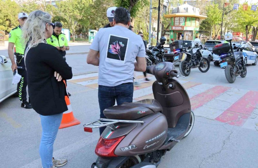 Ehliyet, Kask, Sigorta Yok, 20 Bin Lira Ceza Var