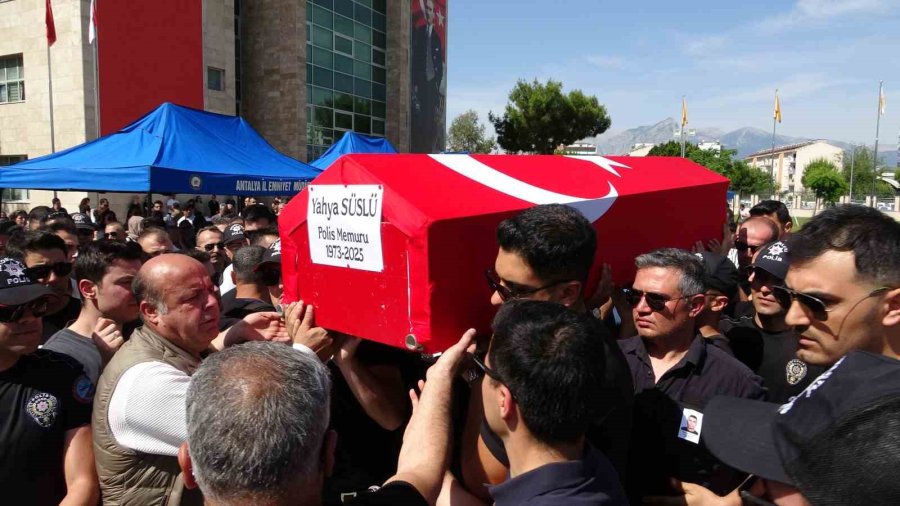 Babalarına, Üniformasını Giyerek Veda Ettiler