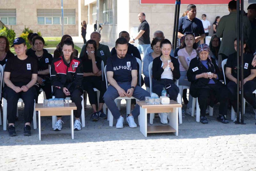 Babalarına, Üniformasını Giyerek Veda Ettiler