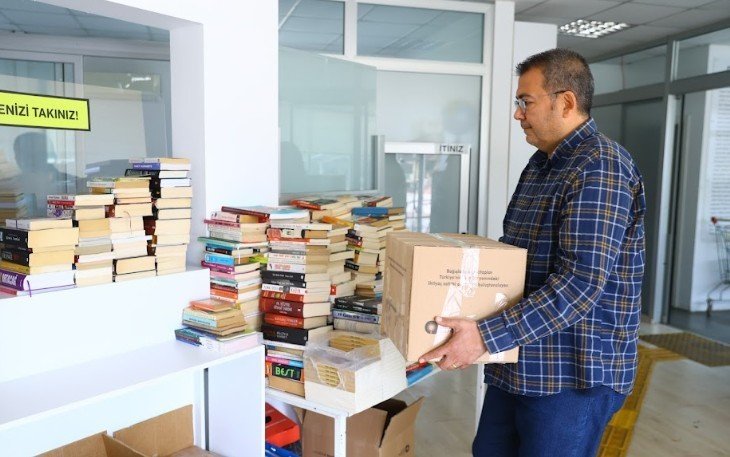 Antalya’dan Yola Çıkan Kitaplar Türkiye’yi Aydınlatıyor