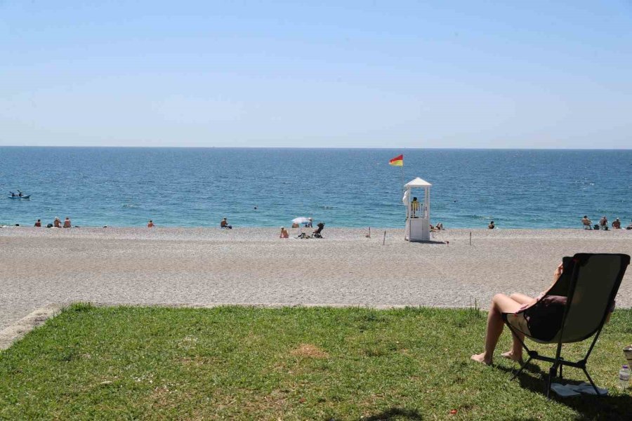 Dünyaca Ünlü Konyaaltı Sahili Yaza Hazır