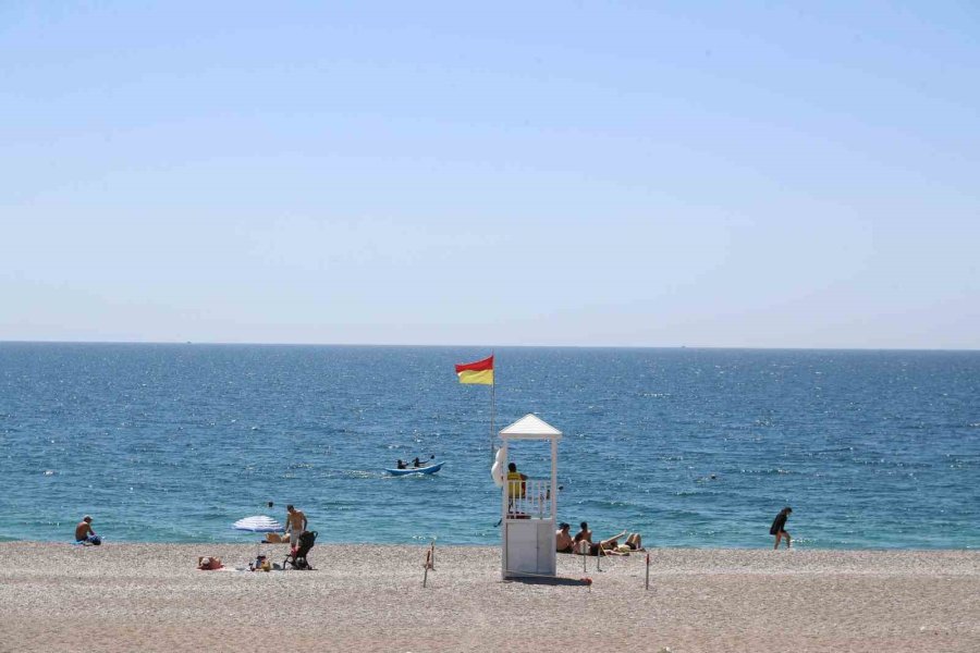 Dünyaca Ünlü Konyaaltı Sahili Yaza Hazır
