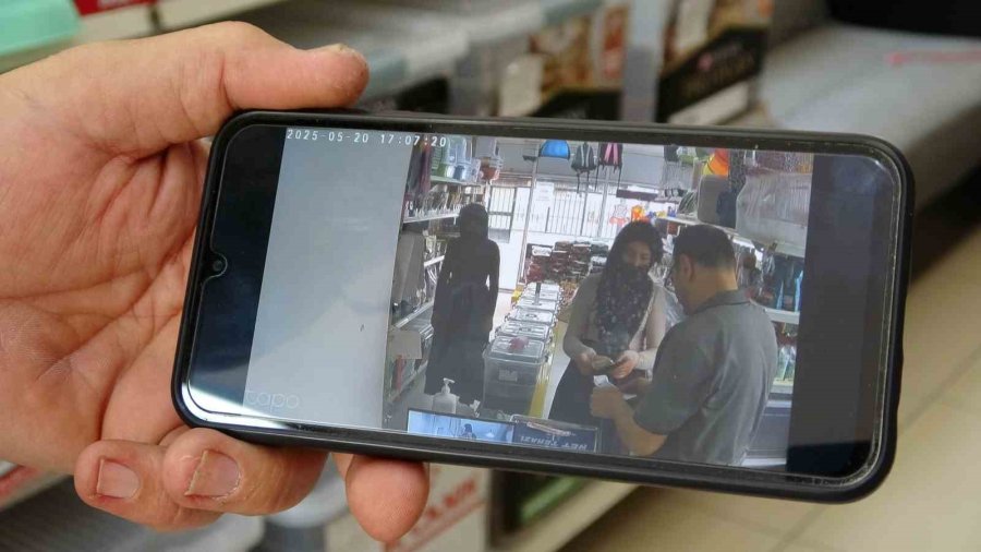 Saniye Dolmadan Paranın Yerini Değiştirdi: Sihirbazlara Taş Çıkartan Dolandırıcılık Yöntemi Kamerada