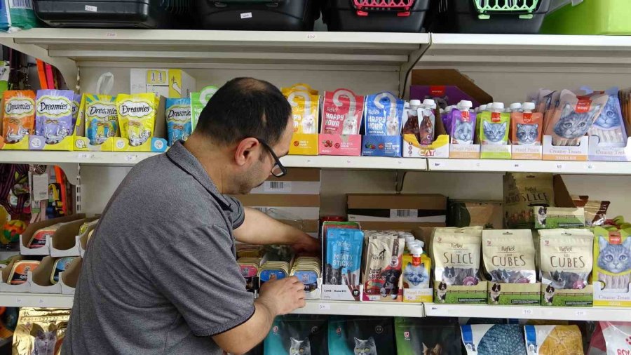 Saniye Dolmadan Paranın Yerini Değiştirdi: Sihirbazlara Taş Çıkartan Dolandırıcılık Yöntemi Kamerada