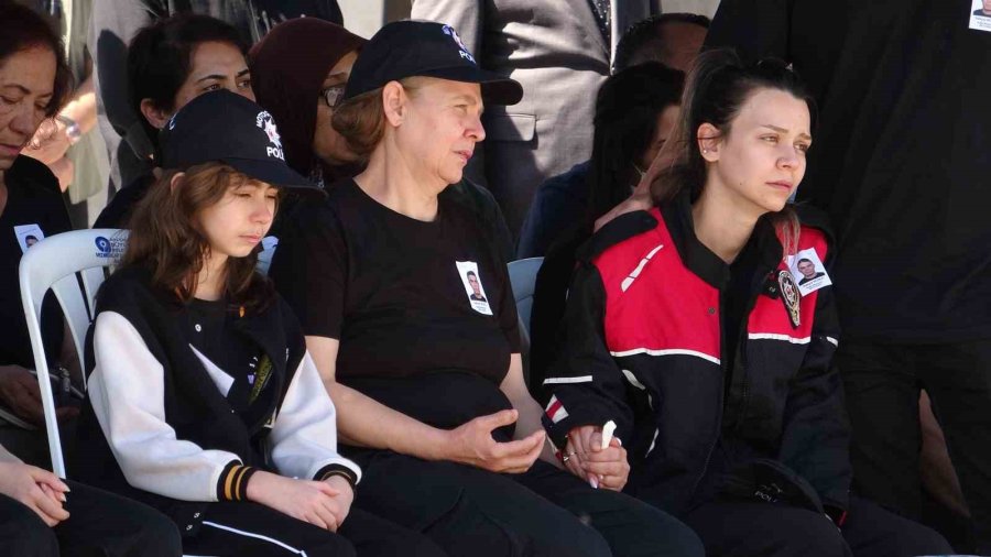 Babalarına, Üniformasını Giyerek Veda Ettiler