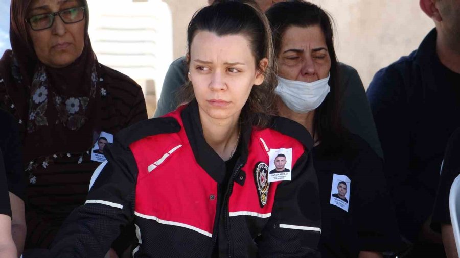 Babalarına, Üniformasını Giyerek Veda Ettiler