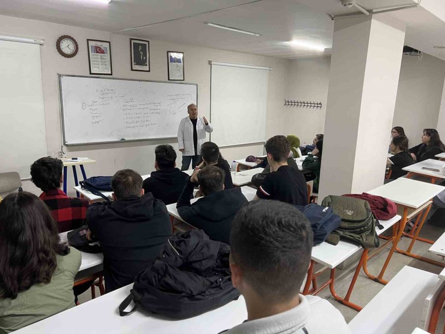 Öğrencilere Sosyal Medya Ortamında Tuzak Uyarısı