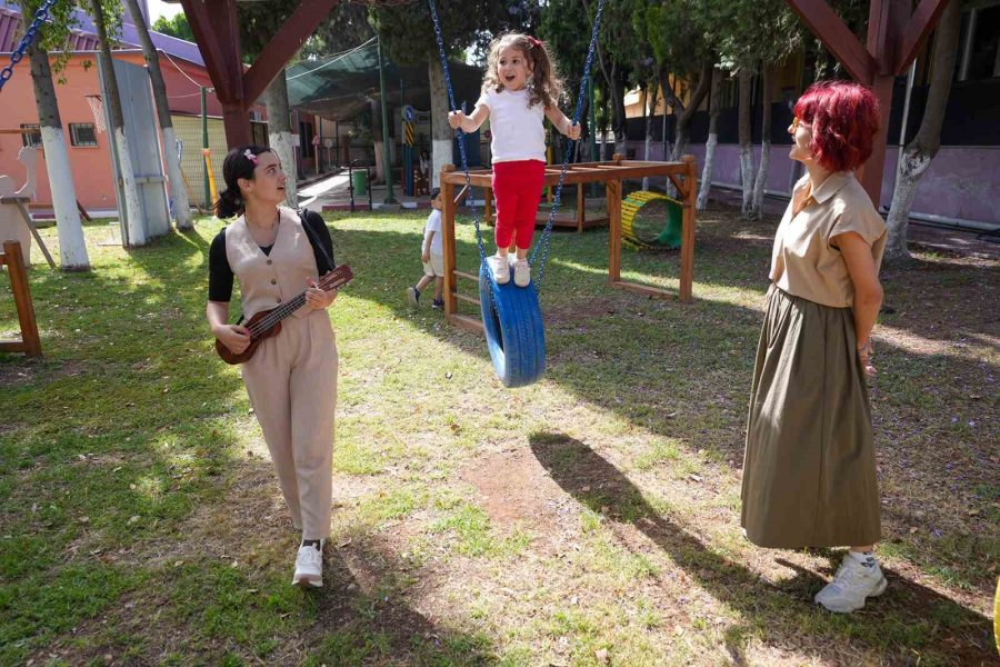 Çocuklar Eğlenerek İngilizce Öğreniyor