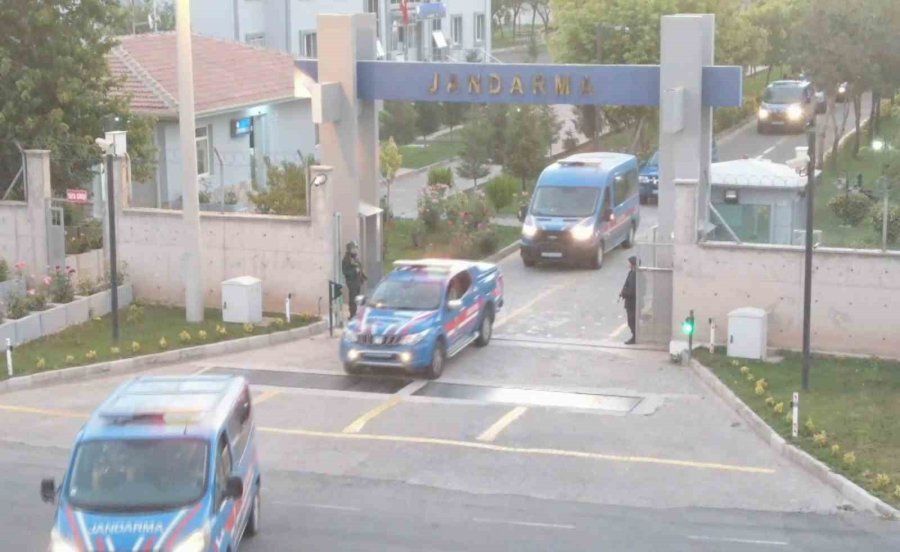 Aksaray’da 35 Adrese Silahlı Maganda Operasyonu: Evlerden Cephanelik Çıktı