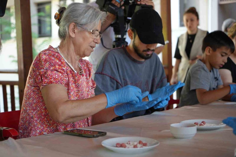 Antalya’da Nineden Toruna Miras: Gülüklü Çorbası Buluşması