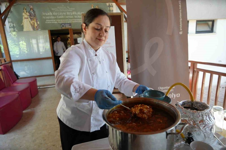 Antalya’da Nineden Toruna Miras: Gülüklü Çorbası Buluşması