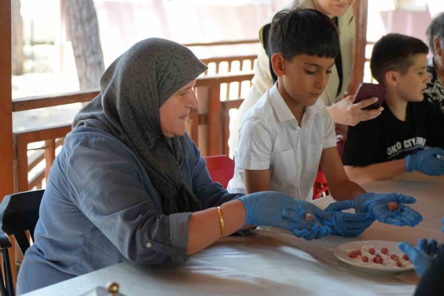 Antalya’da Nineden Toruna Miras: Gülüklü Çorbası Buluşması
