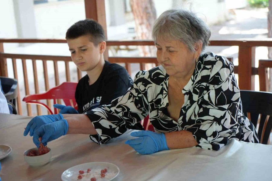 Antalya’da Nineden Toruna Miras: Gülüklü Çorbası Buluşması