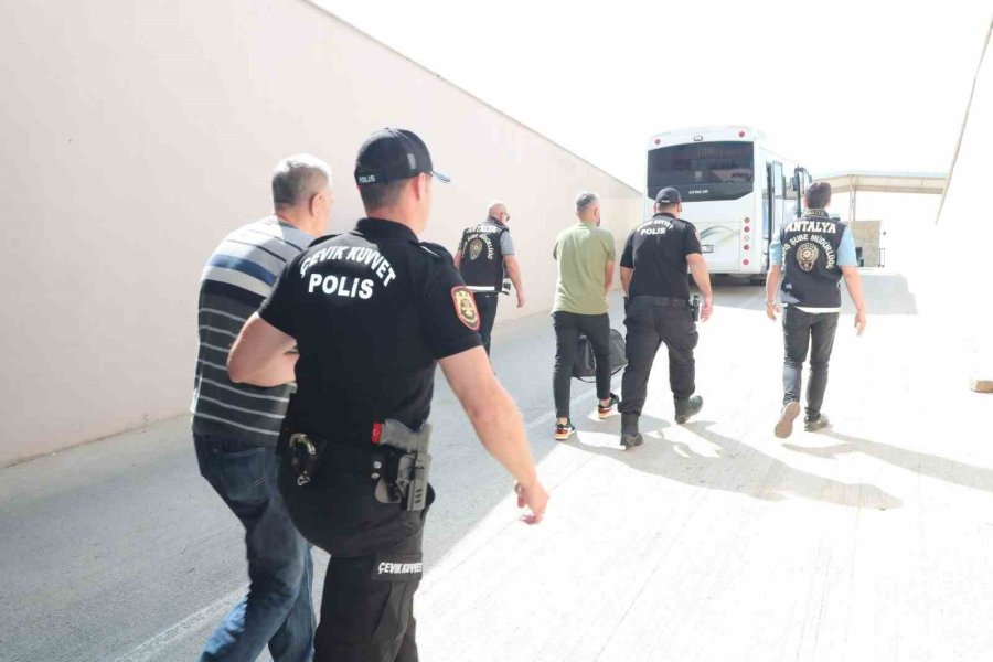 Antalya’da Son 2 Haftada Bin 316 Aranan Şahıs Yakalandı